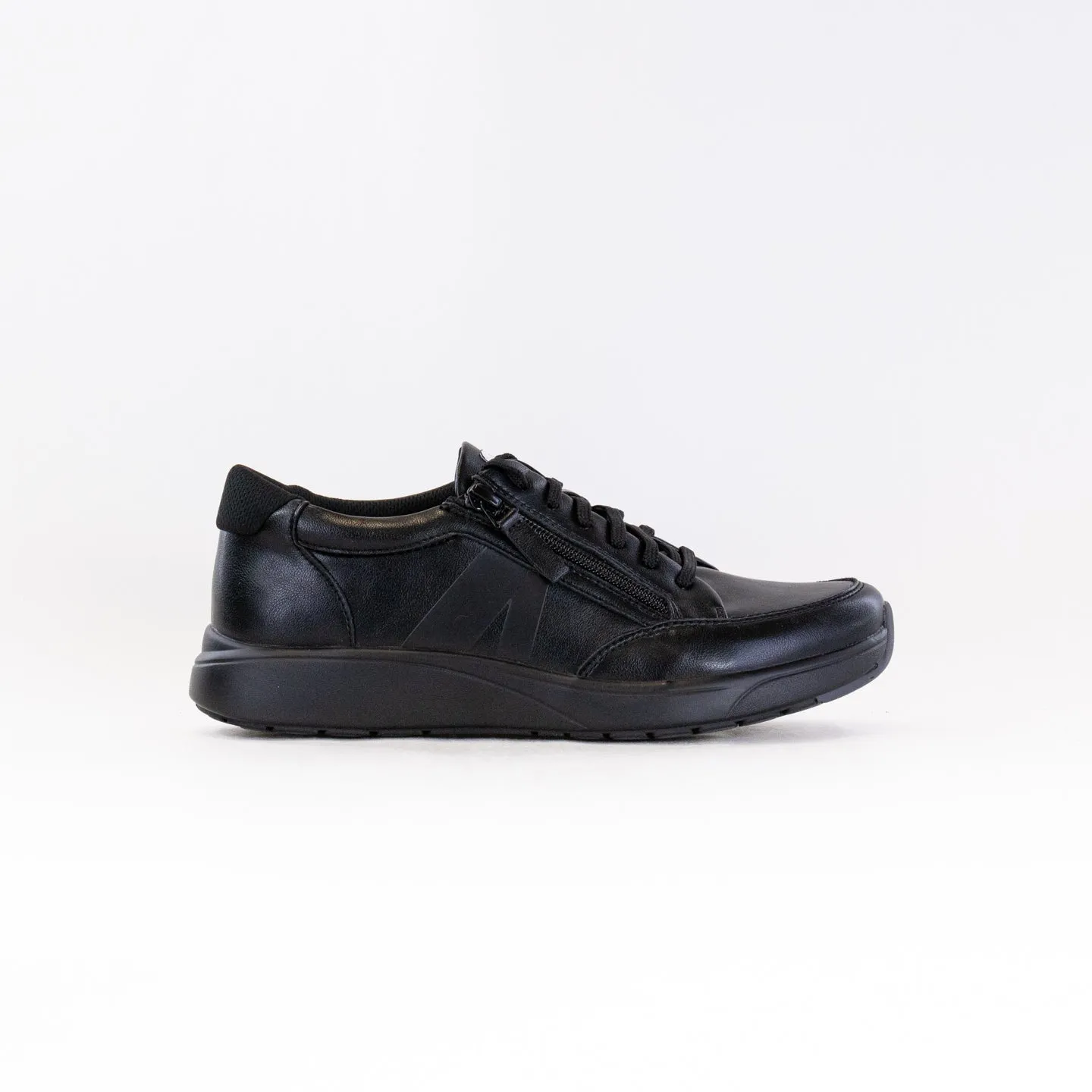 Alegria Eazeer (Women's) - Black Out ground guard