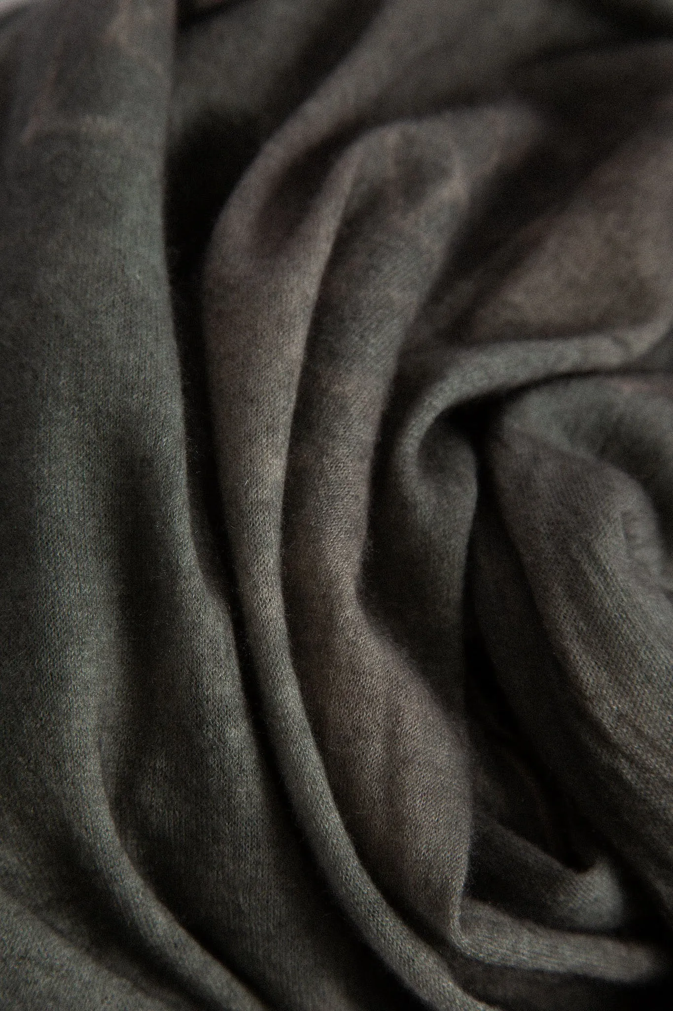 BASILE CREW IN HAND-DYED LIGHTWEIGHT CASHMERE quiet chic