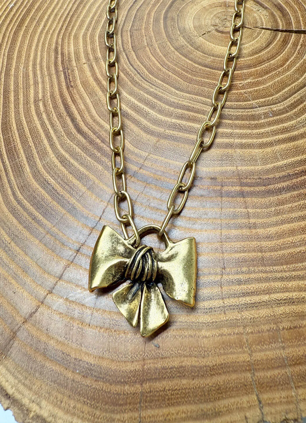 Belle Via Organic Bow Necklace style mood