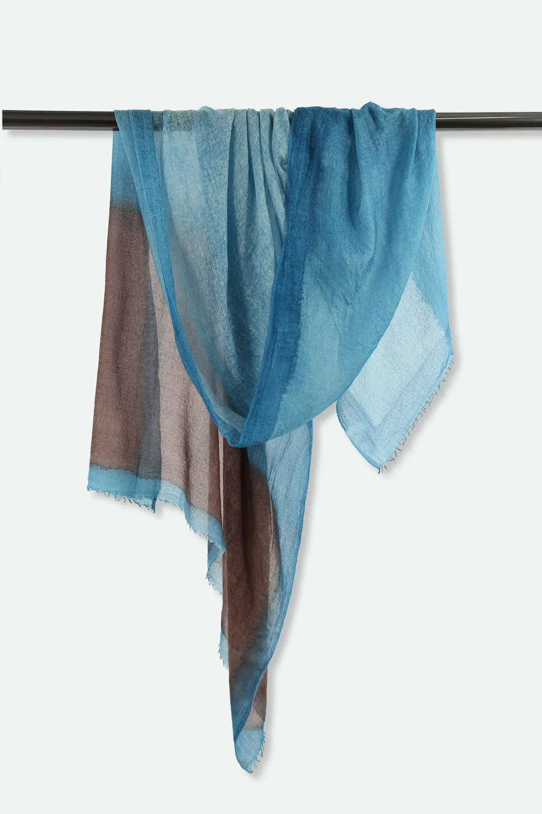BORDERED EARTH SCARF IN HAND DYED CASHMERE indoor style