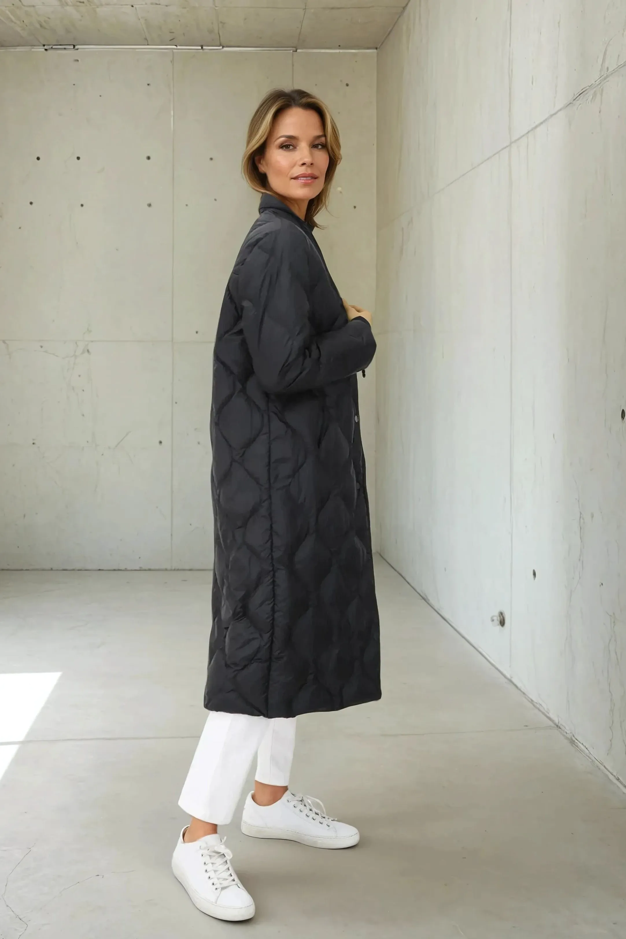 BRENTA COAT IN ULTRALIGHT GOOSE DOWN casual mood