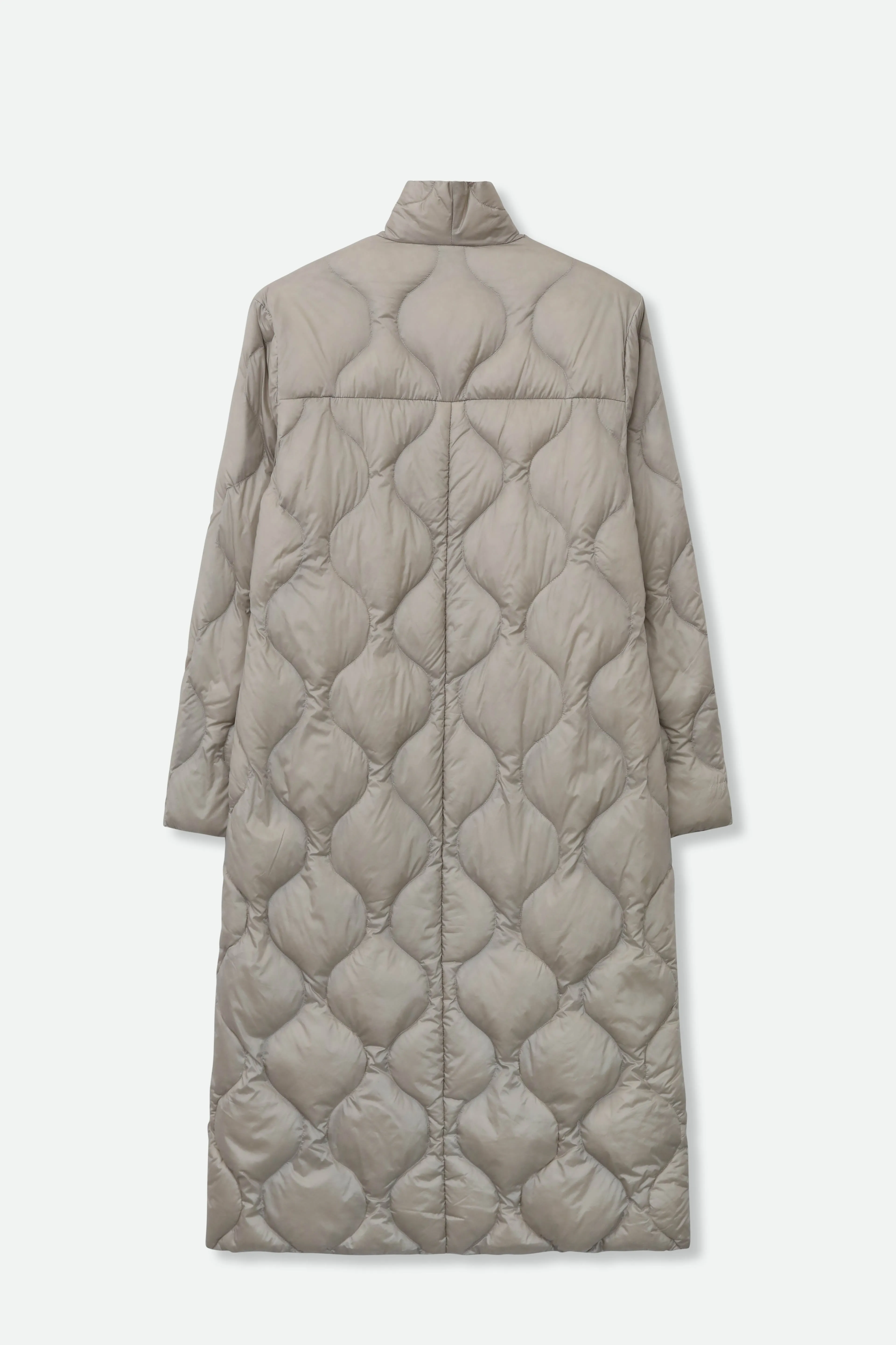 BRENTA COAT IN ULTRALIGHT GOOSE DOWN family walk