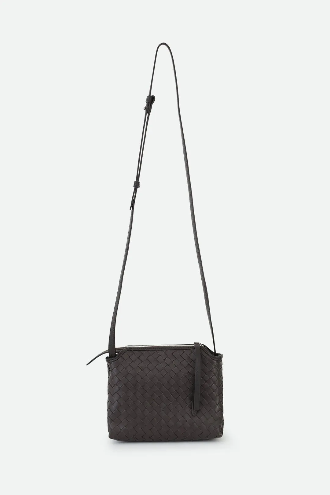 BRIDGET ITALIAN WOVEN CROSSBODY BAG IN BROWN everyday use