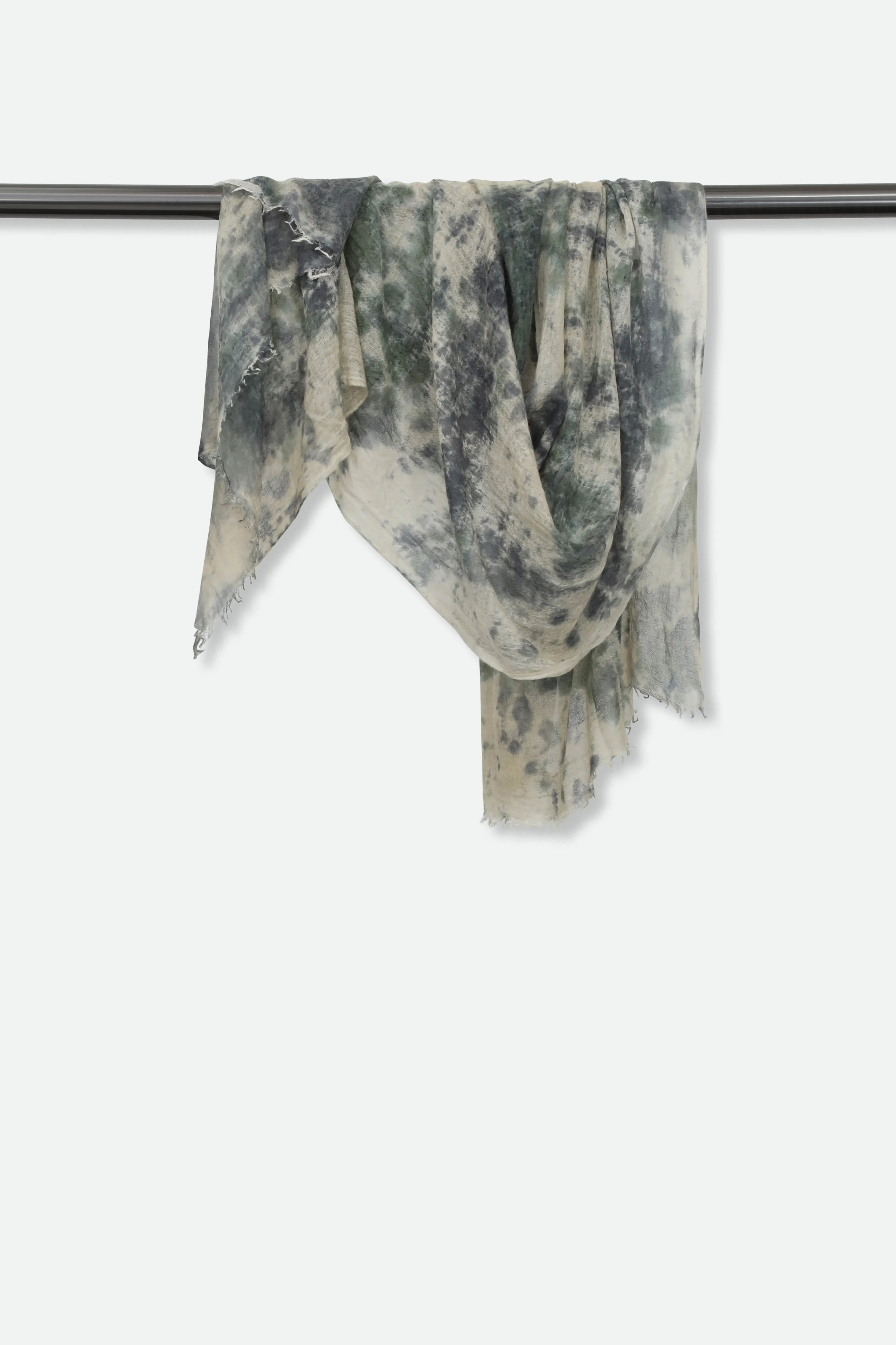 CAMOUFLAGE SCARF IN HAND DYED CASHMERE craft story