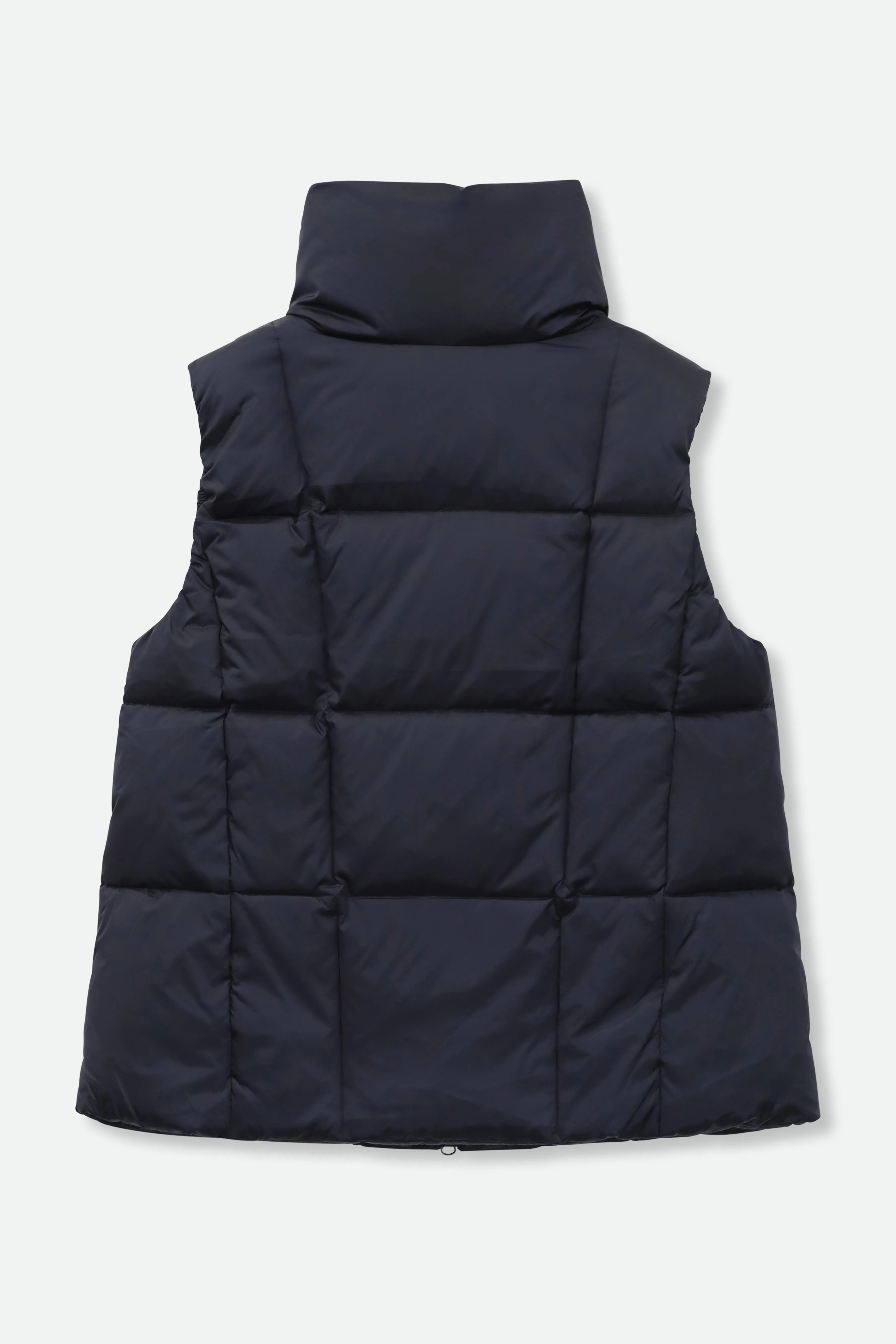 CELANO VEST IN GOOSE DOWN layer look