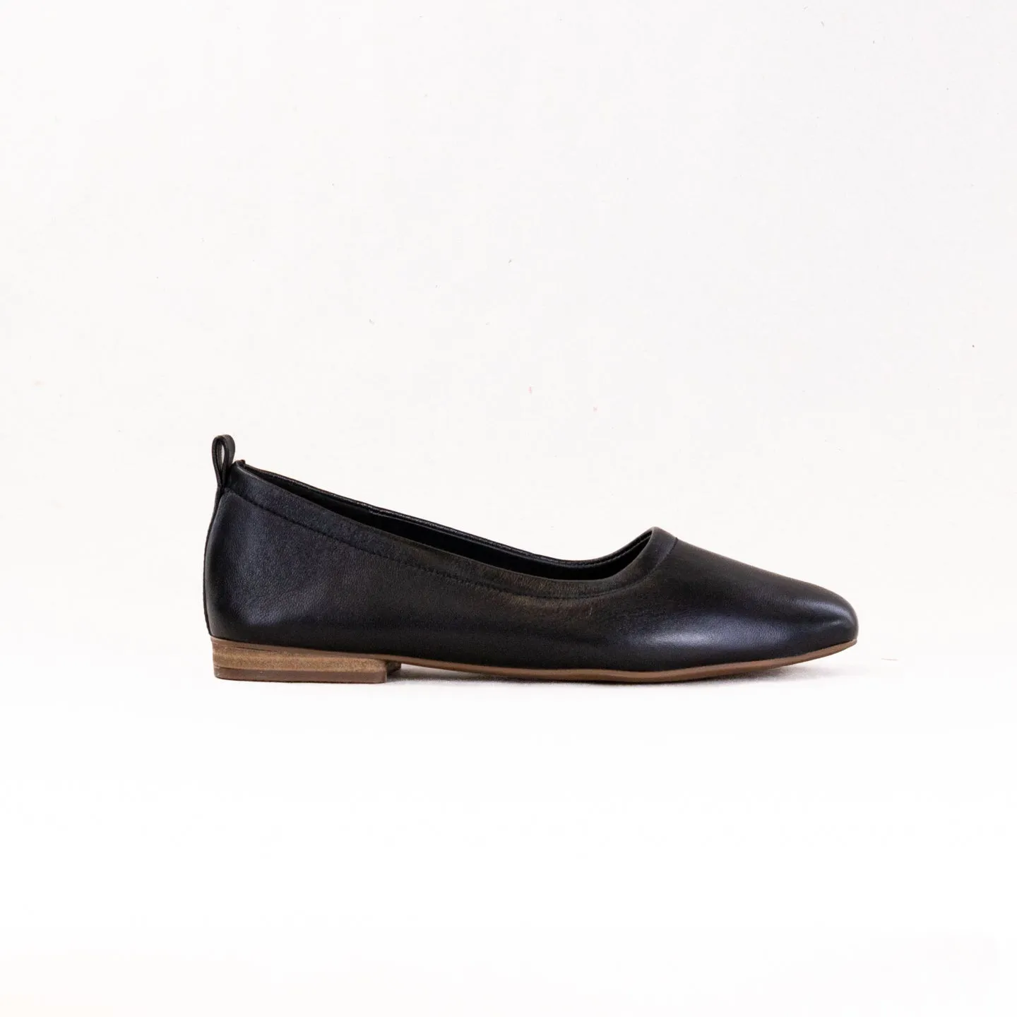 Clarks Fawna Soft (Women's) - Black Leather beach walks