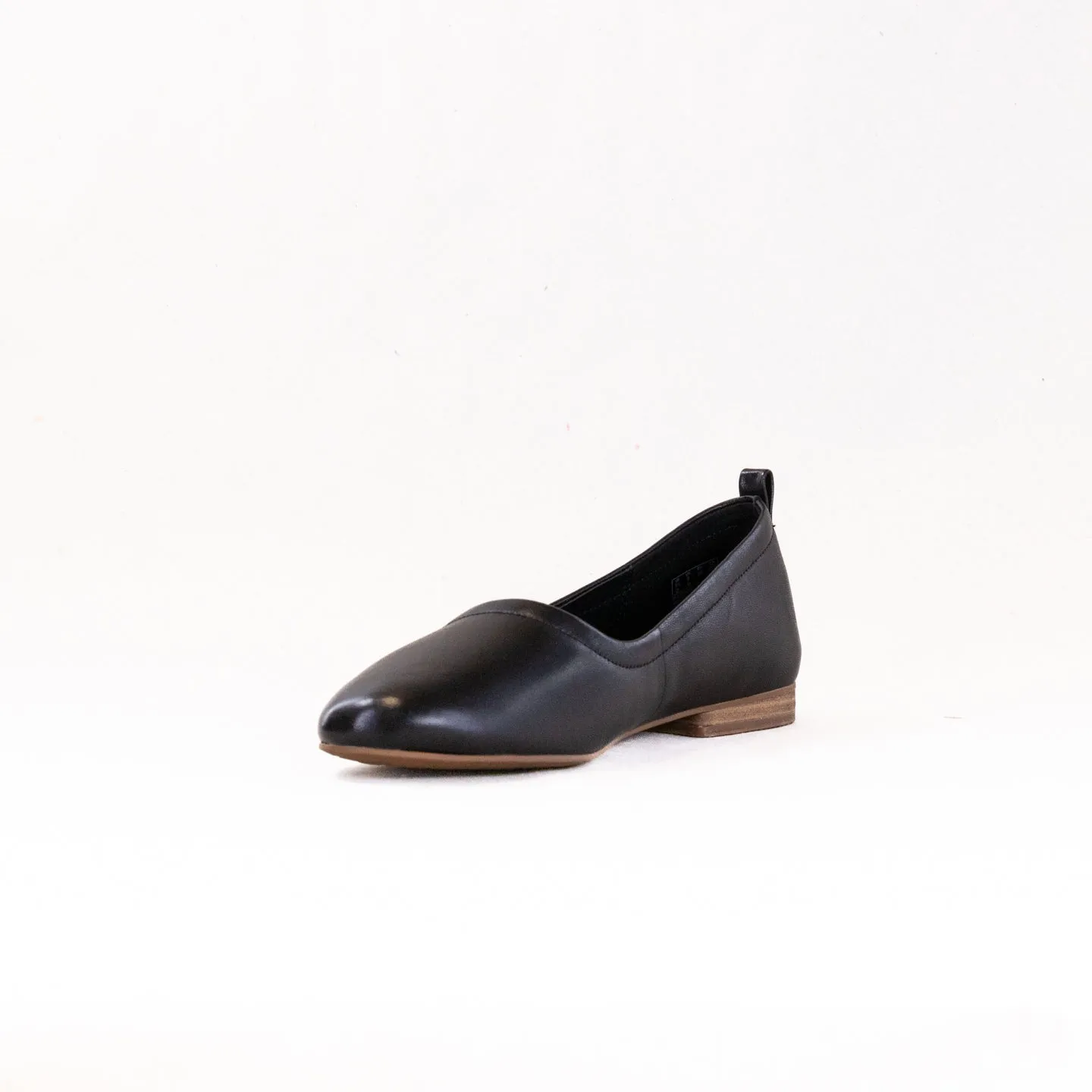 Clarks Fawna Soft (Women's) - Black Leather airport style