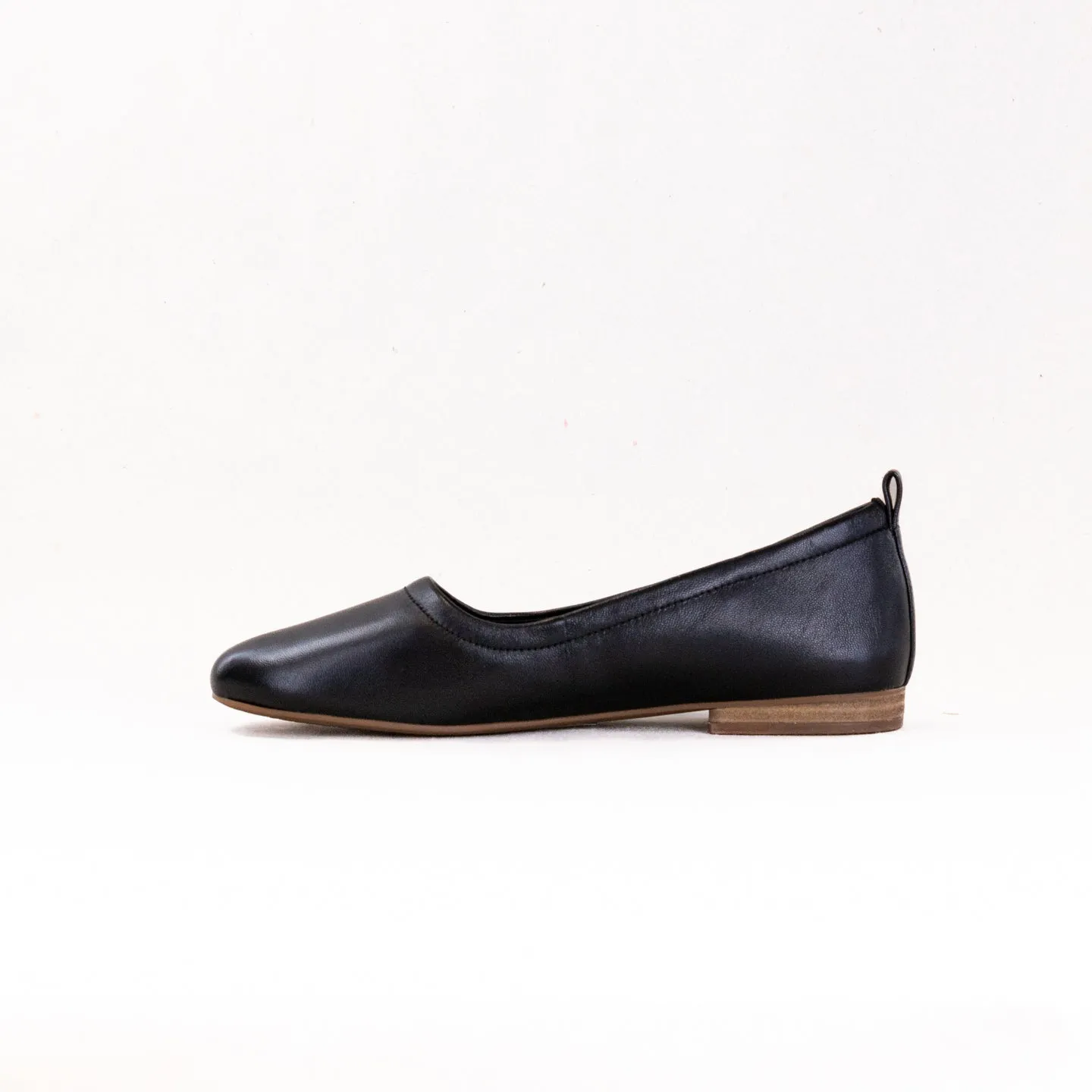 Clarks Fawna Soft (Women's) - Black Leather airport style