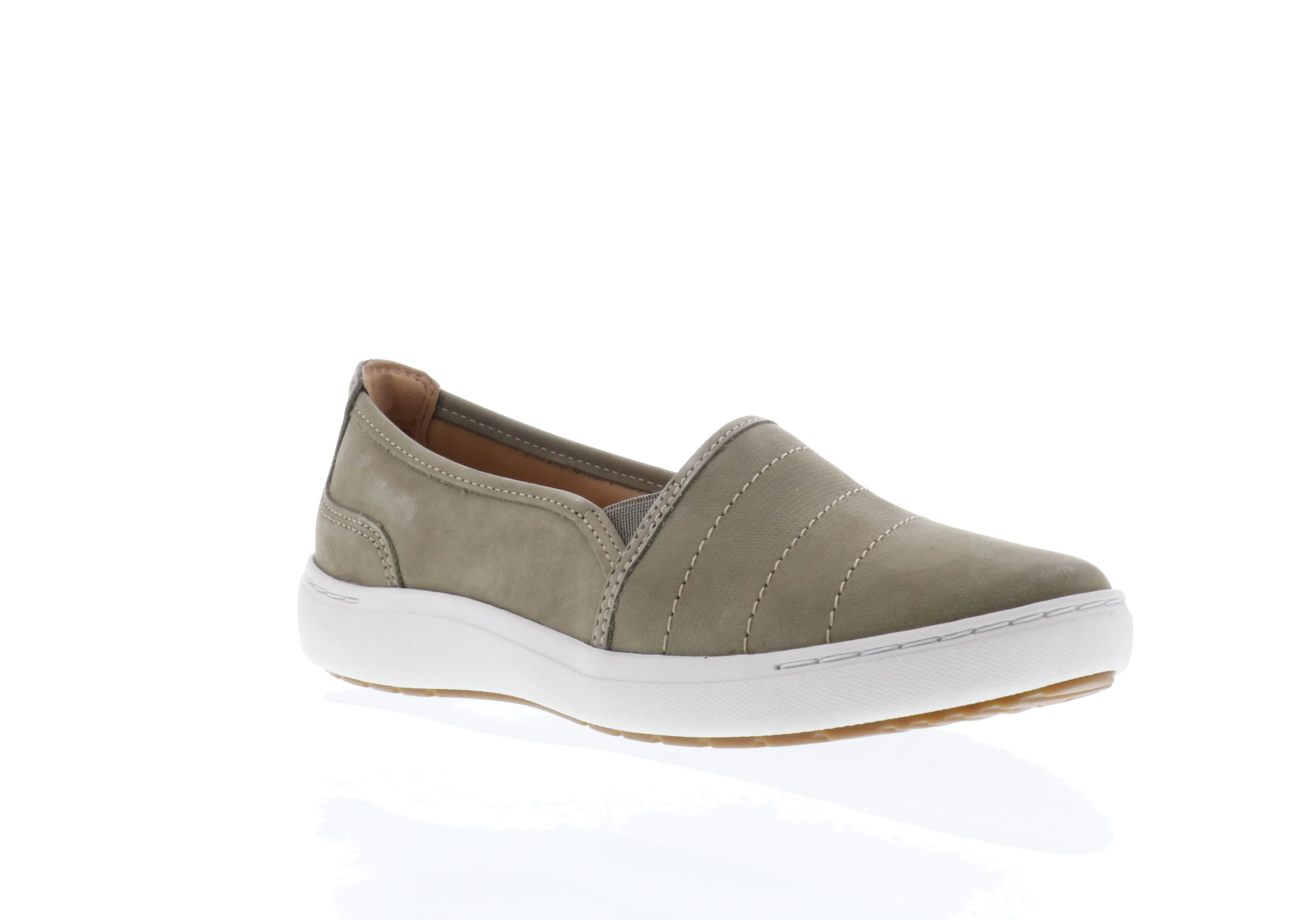 Clarks Nalle Violet (Women's) - Olive weekend run