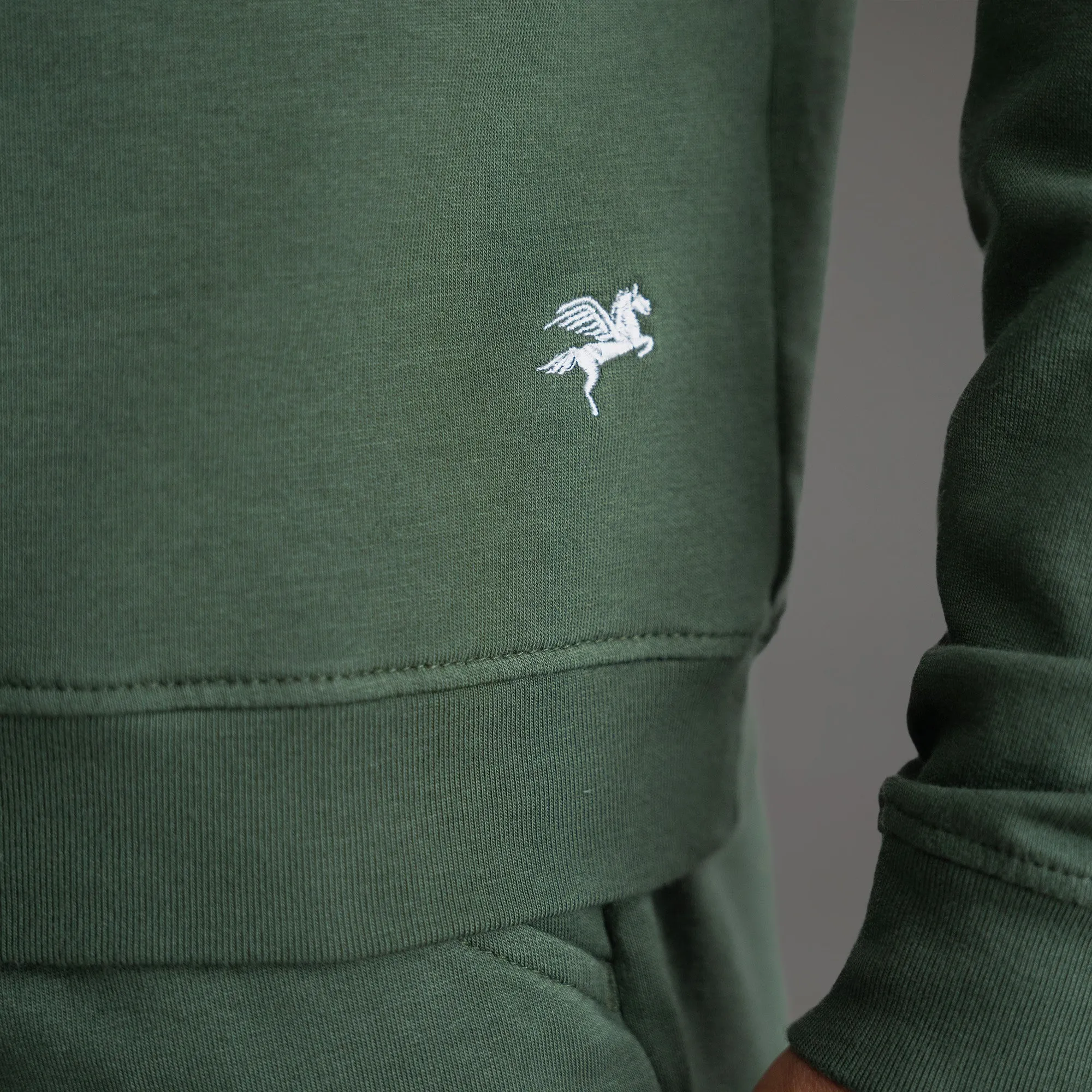 Cumulus Crew Pullover - Moss indoor time