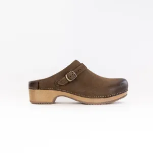 Dansko Berry (Women's) - Mushroom trail flexibility Dansko Berry (Women's) - Mushroom slope friendly