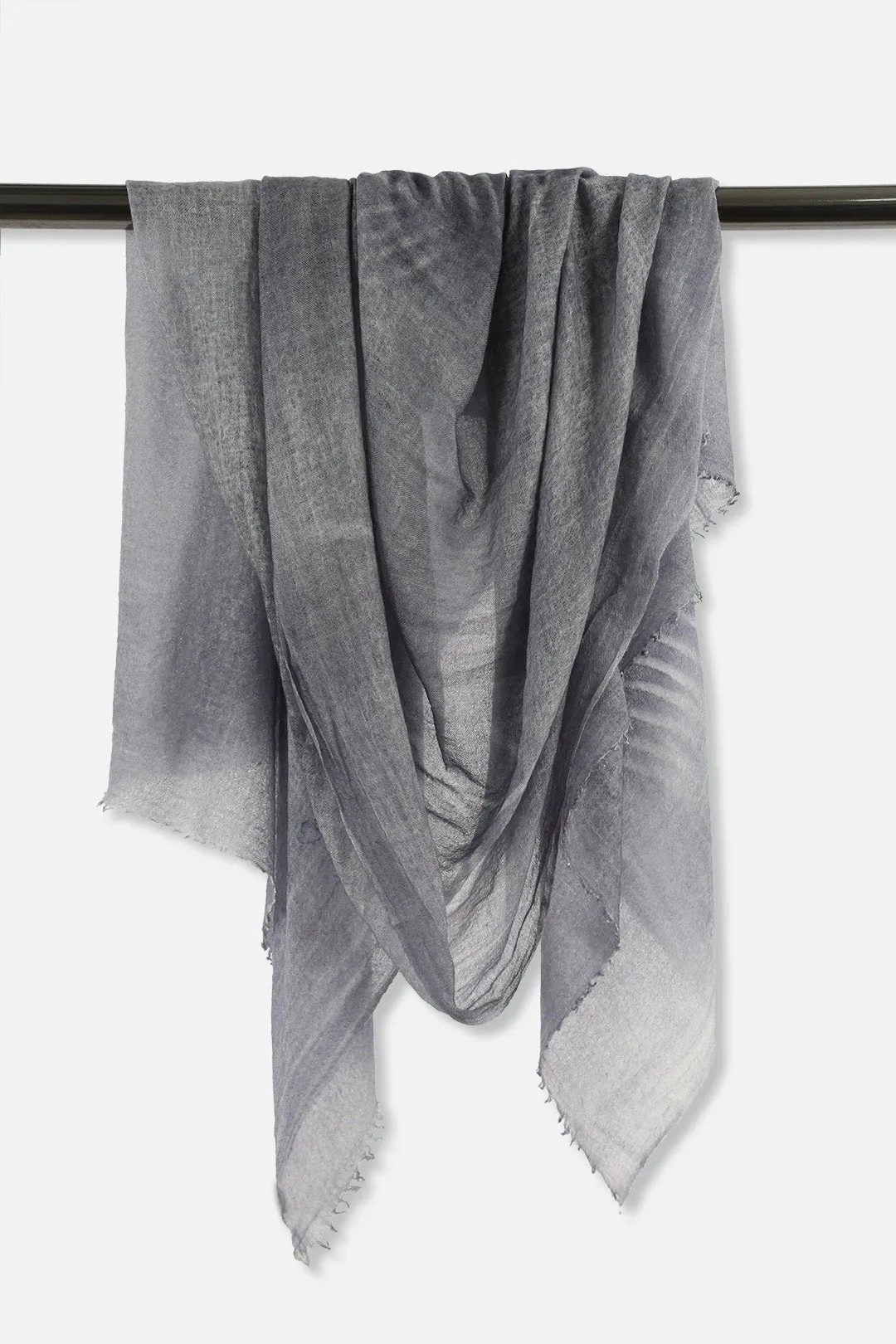 DUSTY FEATHERED SCARF IN HAND DYED CASHMERE comfort fit