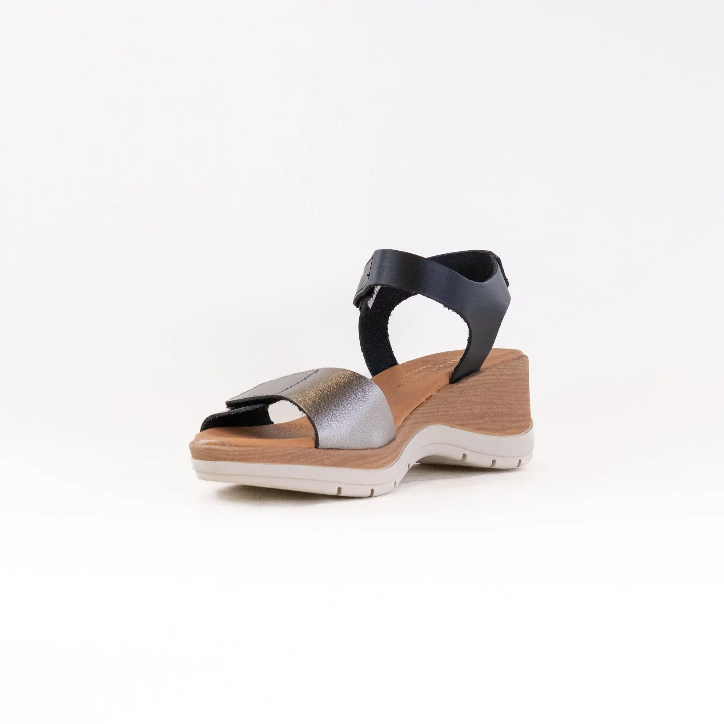 Eric Michael Caroline (Women's) - Black Travel Calm
