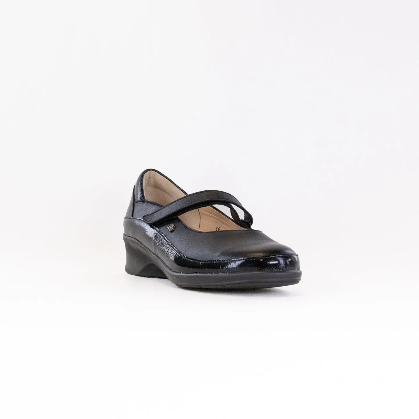 Finn Comfort Hempstead (Women's) - Black Leather foot arch