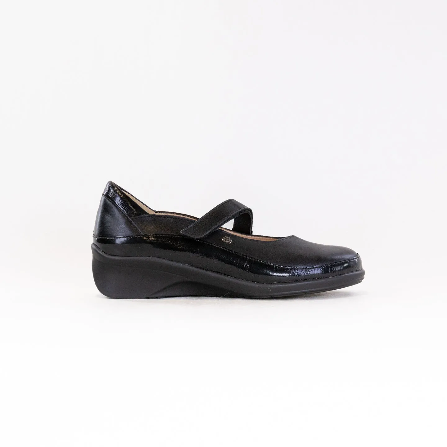 Finn Comfort Hempstead (Women's) - Black Leather rough path
