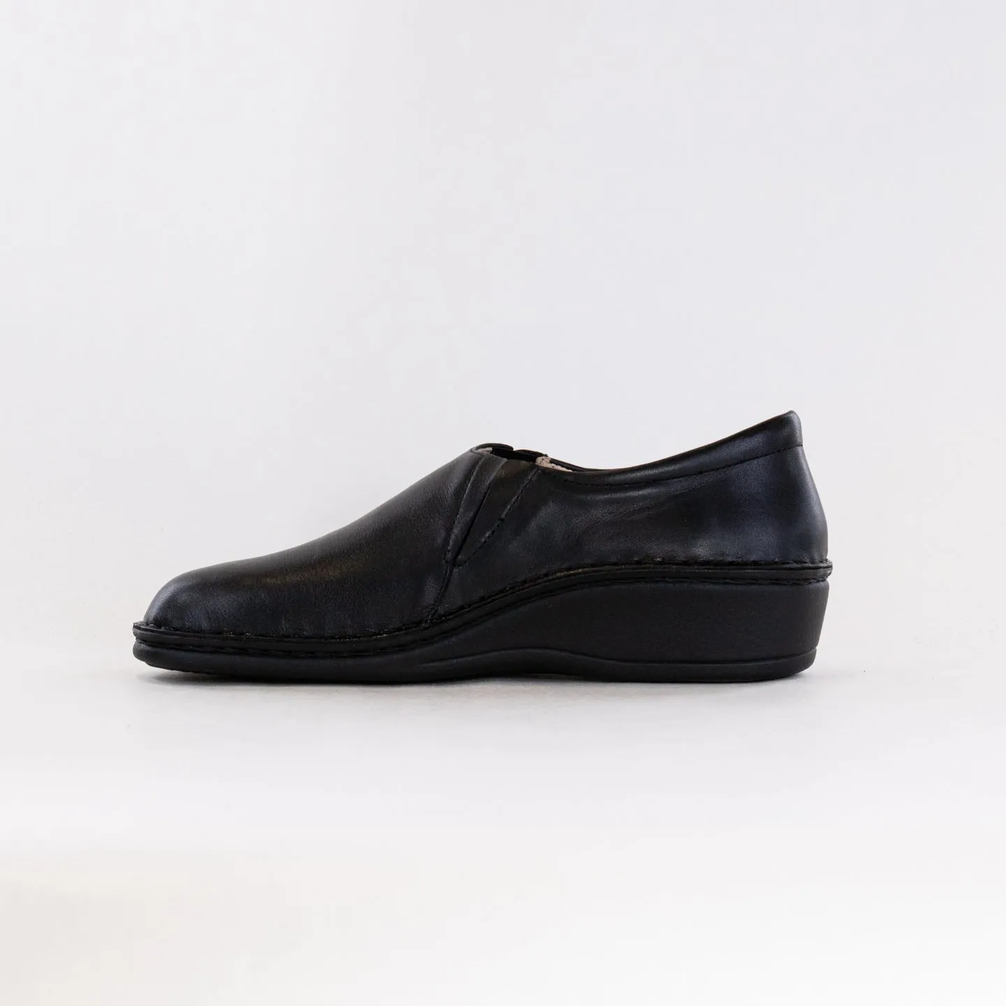 Finn Comfort Newport (Women's) - Black Leather holy grail