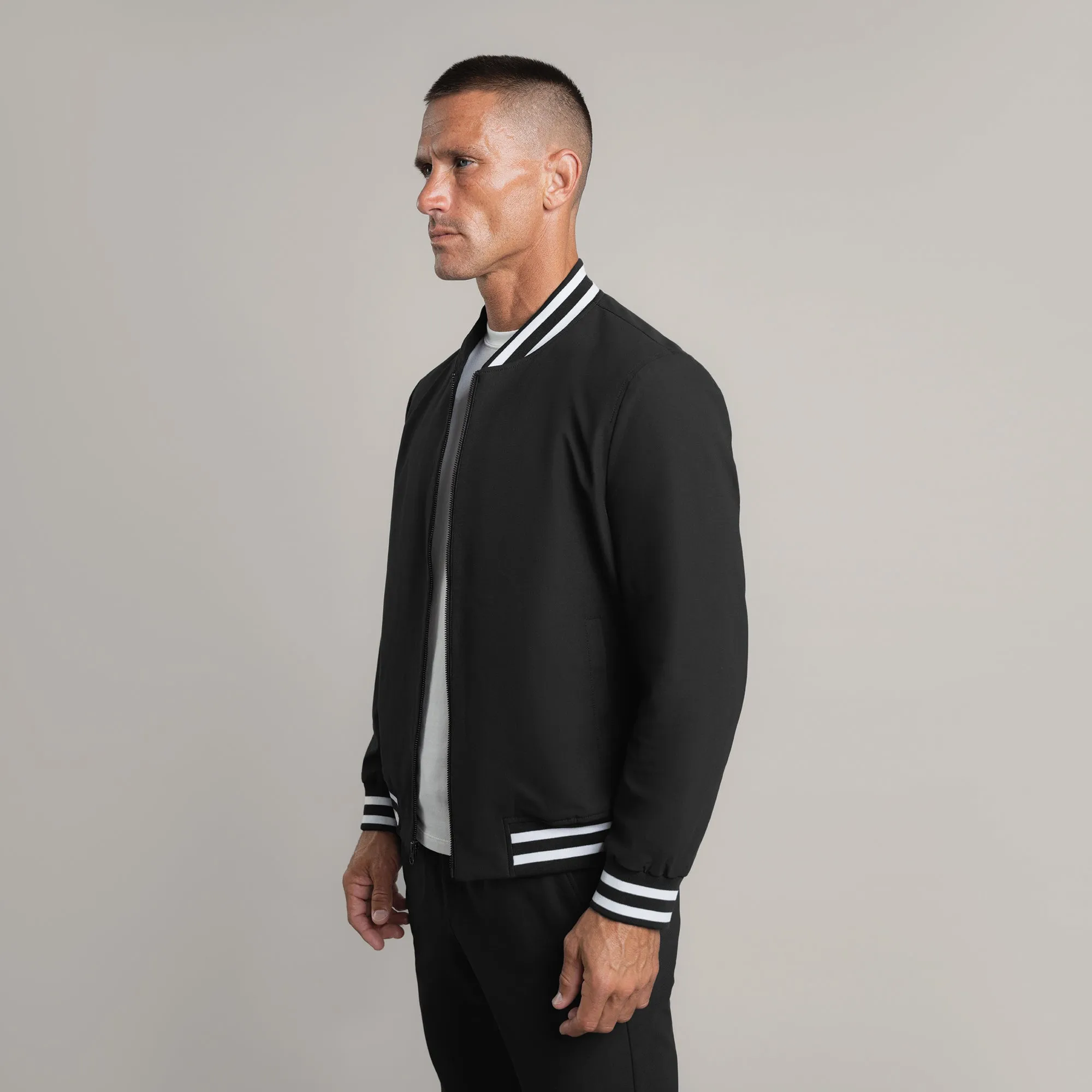 FlexTech Bomber - Varsity Black wind coverage