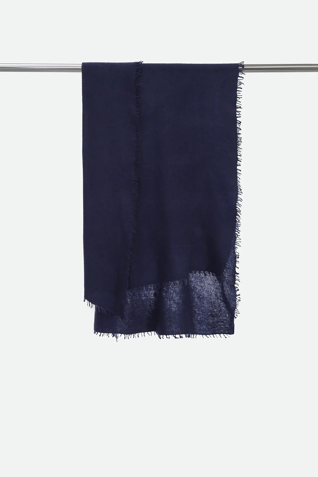 LAN SCARF IN CASHMERE DARK NAVY autumn style