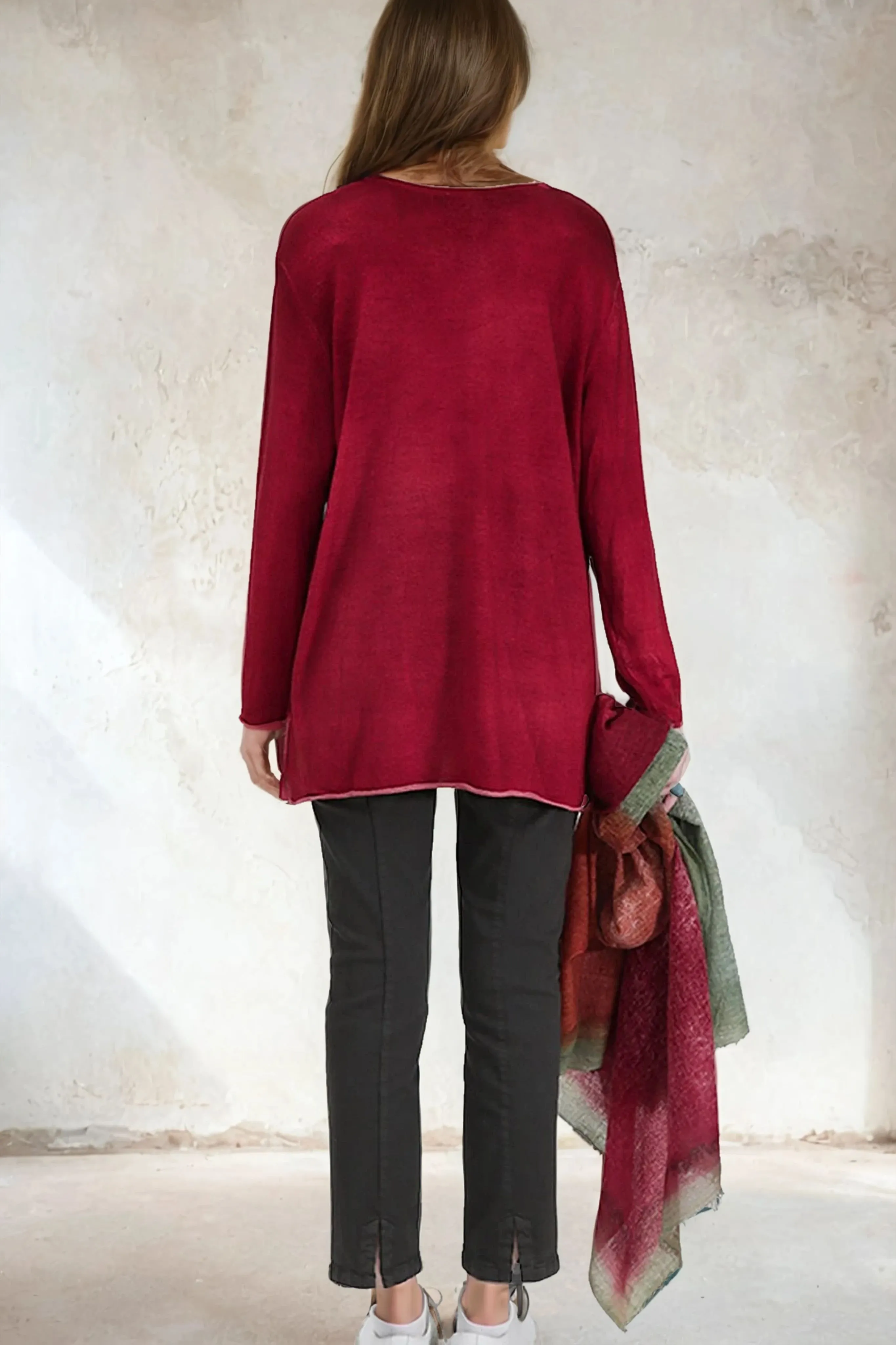 MATTIA RELAXED CREW IN HAND-DYED CASHMERE fireplace night