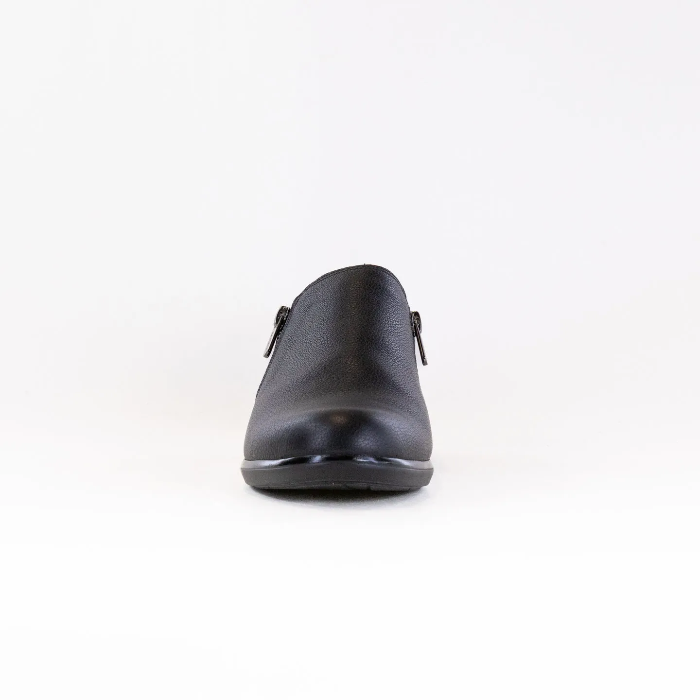 Naot Autan (Women's) - Black Soft Leather path fit