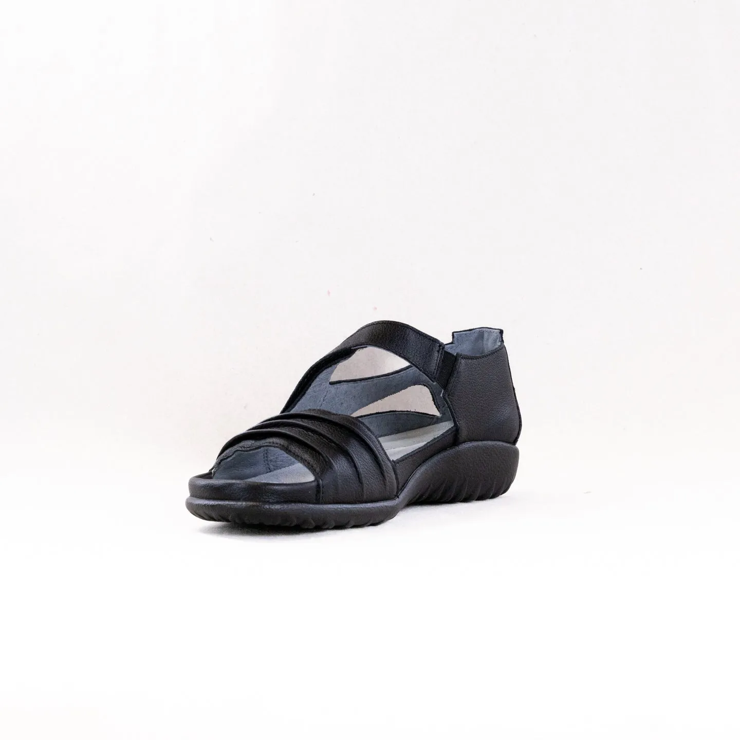 Naot Papaki (Women's) - Black Soft Leather Light Soul
