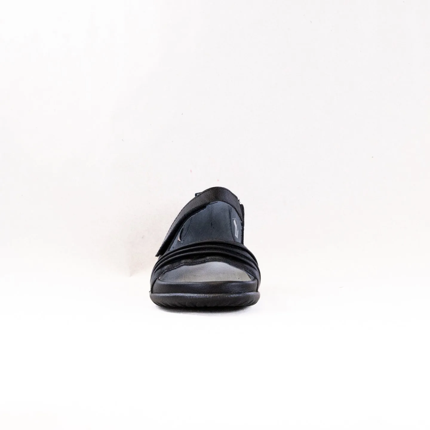 Naot Papaki (Women's) - Black Soft Leather Daily Outing