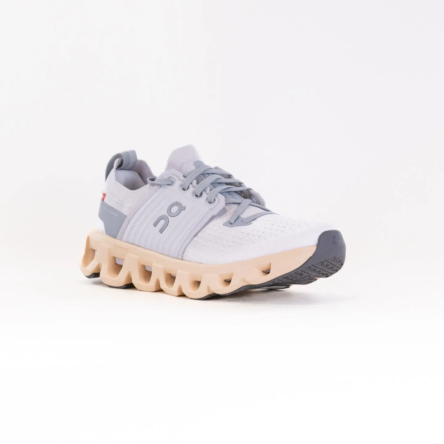 On Cloudswift 4 (Women's) - Frost/Blonde feet ride