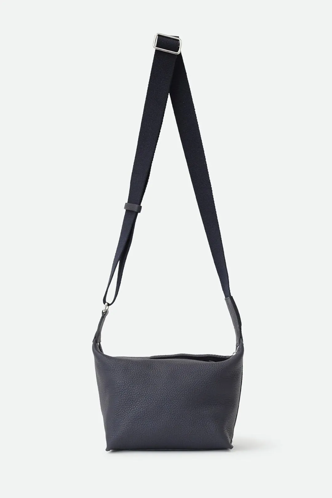 RAVELLO ITALIAN LEATHER HANDBAG IN NAVY dynamic vibe
