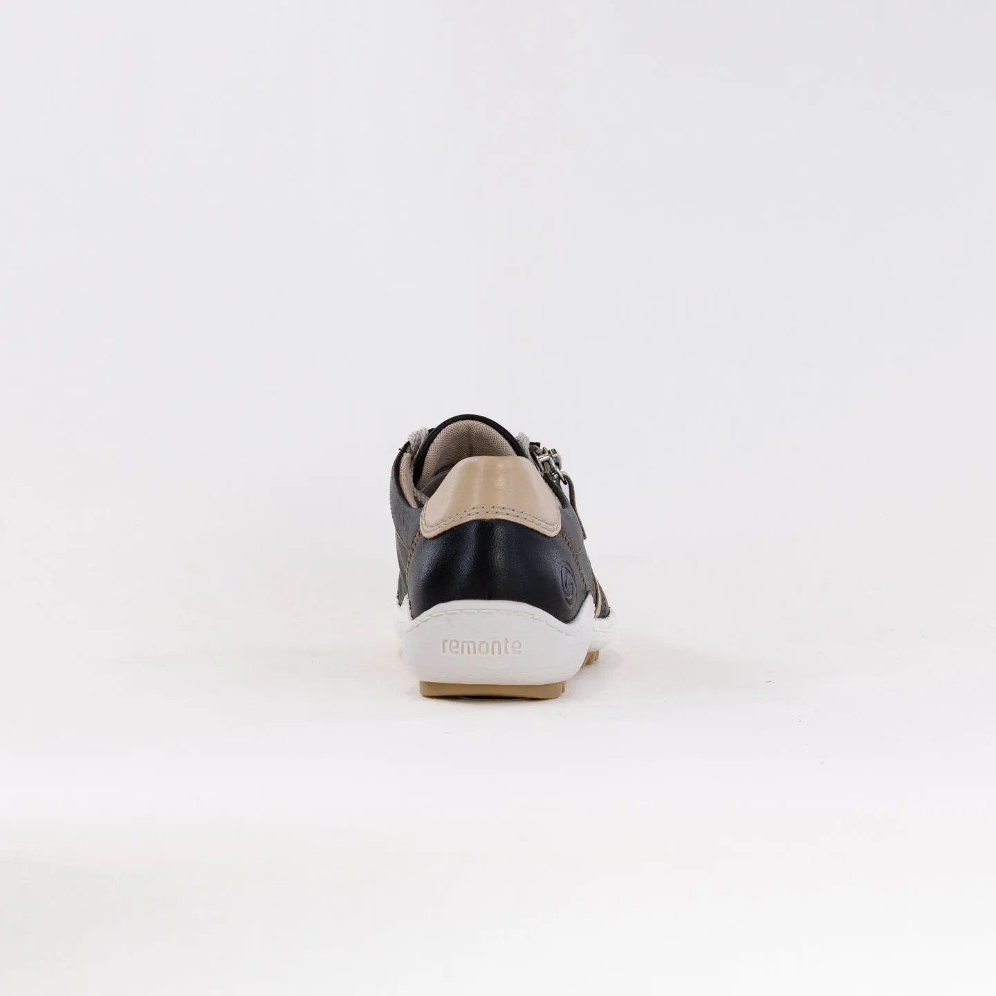 Remonte Liv 32 (Women's) - Black stable gear