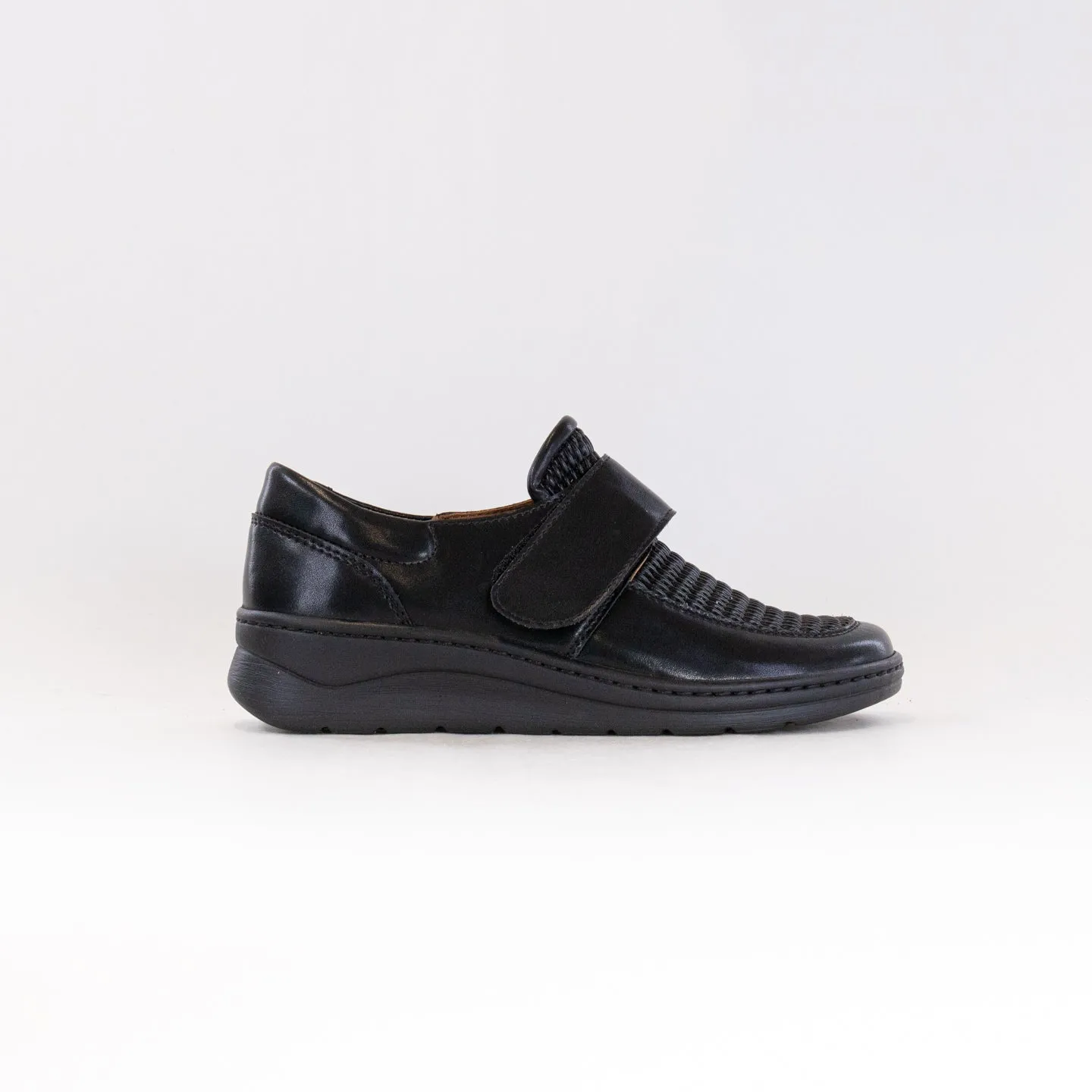 V-Italia 1219 (Women's) - Black Leather dry terrain