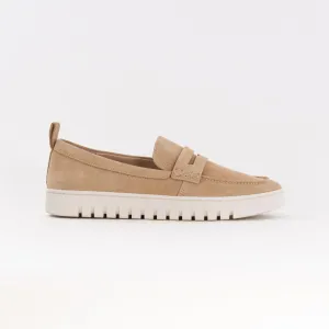 Vionic Uptown Loafer (Women's) - Sand Suede flexible base Vionic Uptown Loafer (Women's) - Sand Suede traction grip
