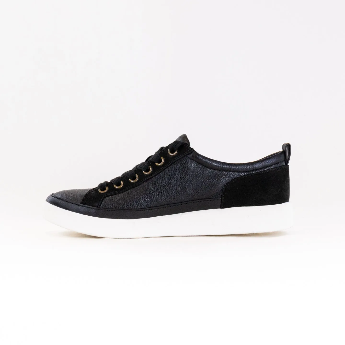 Vionic Winny (Women's) - Black weekend hike